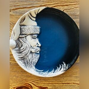 Flat Earth 1989 Vintage 3’D Santa Ceramic Plate